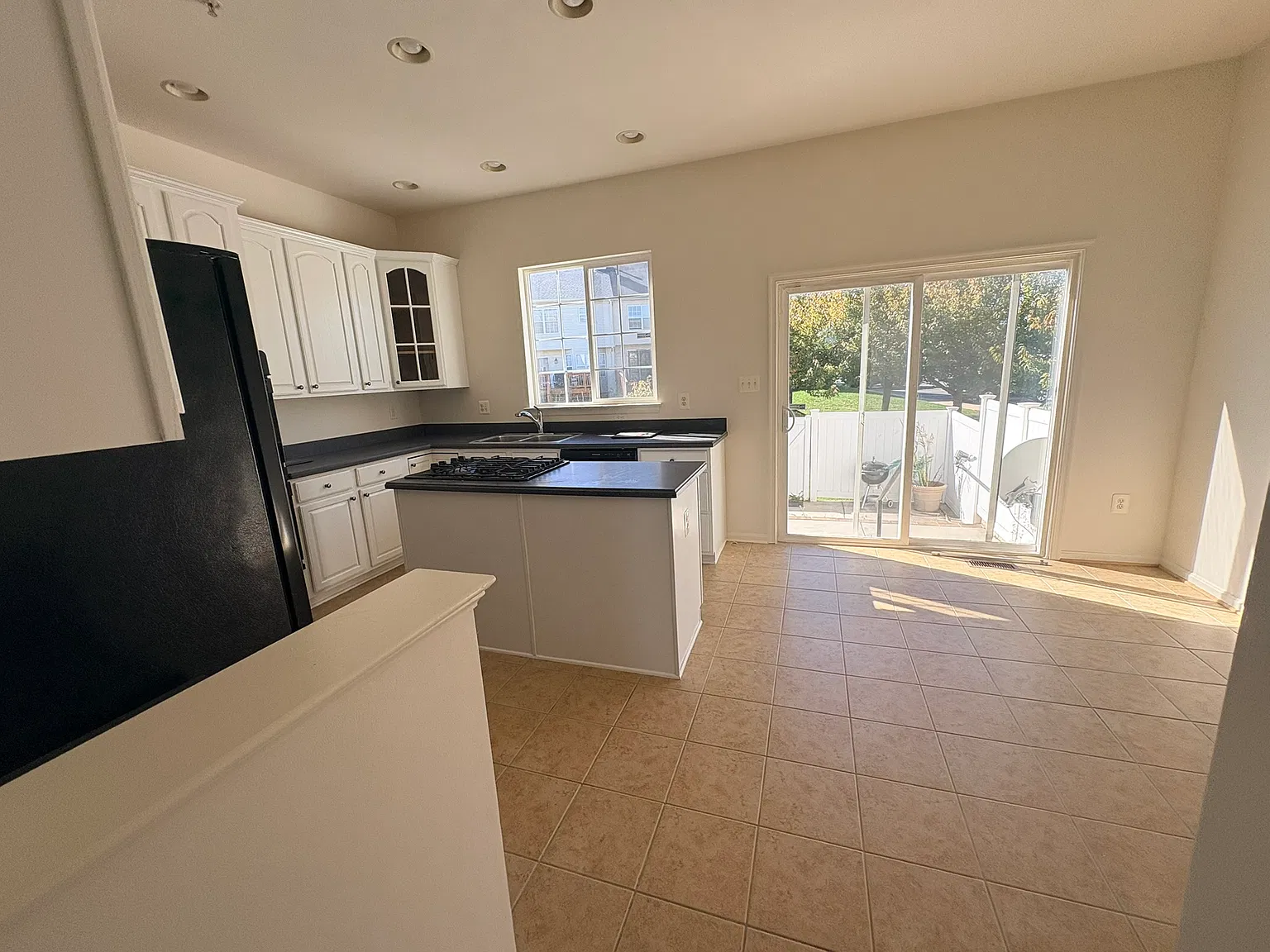 3 bed, 1970 sqft, $2,600 — Photo 4