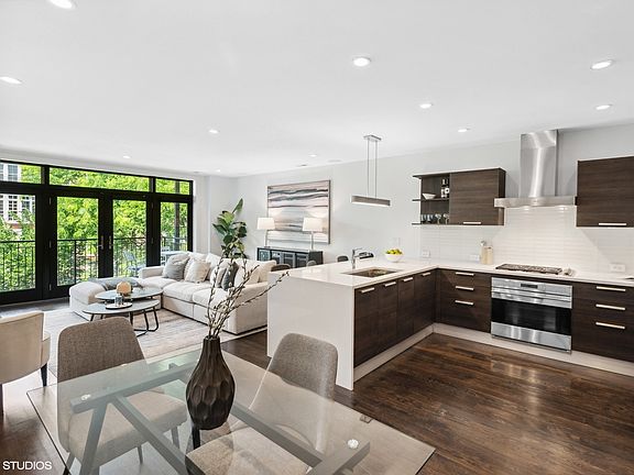 2nd image of 639 W Wrightwood Ave #4