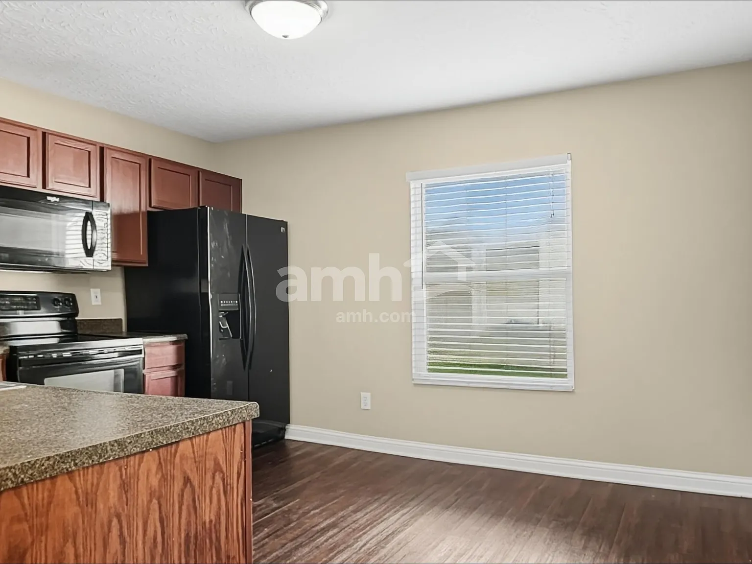 3 bed, 2.5 bath, 1594 sqft, $2,270 — Photo 4