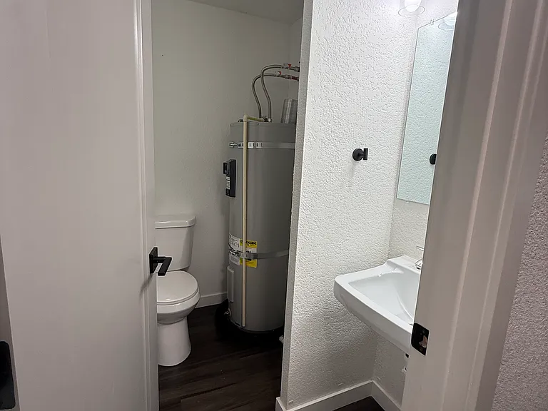 1002 Ash St #1032 — Photo 9