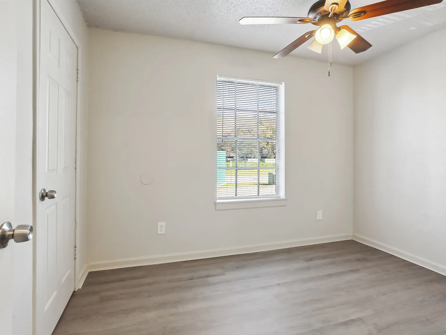 3 bed, 1100 sqft, $1,400 — Photo 4