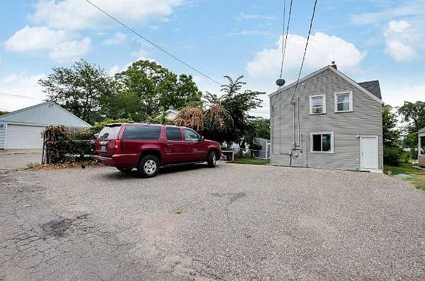 2nd image of 399 Front Ave Uppr 2