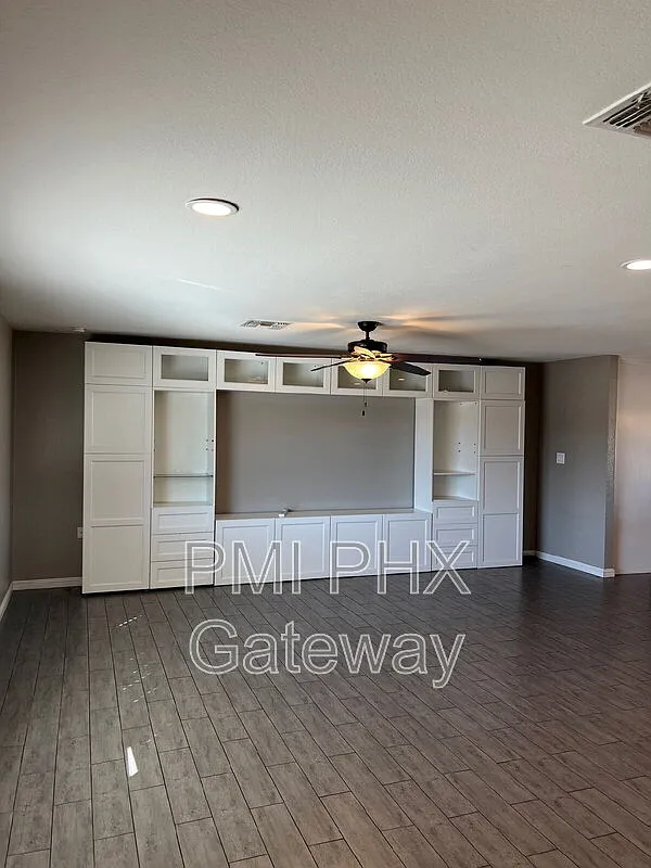 4 bed, 2.0 bath, 1821 sqft, $2,516 — Photo 2