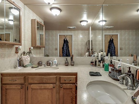 3rd image of 531 N Rossmore Ave APT 202