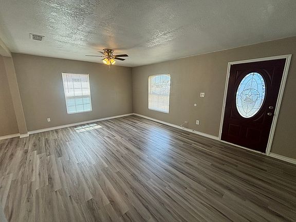 4th image of 909 College Ave