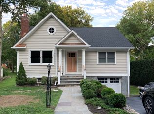 17 Knollwood Dr, Rye Brook, NY 10573