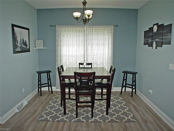 5th image of 111 Cambridge Dr