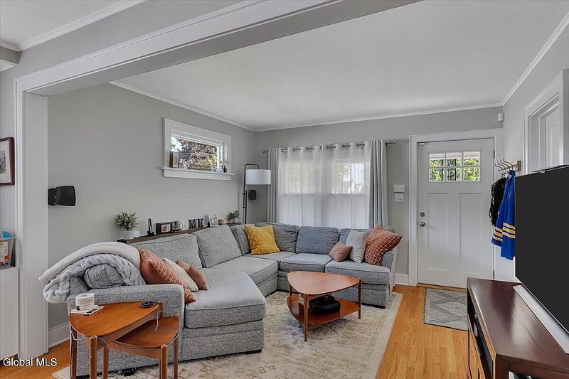 5th image of 639 Poutre Avenue