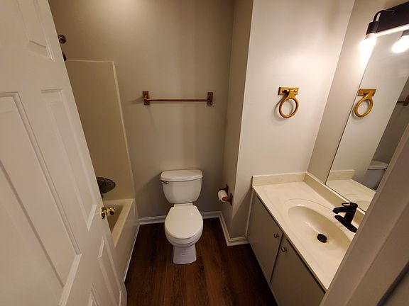 3rd image of 1100 Horsemans Ln APT 23