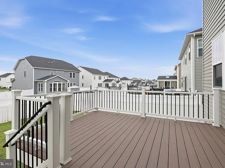 10302 Spotswood Dr — Photo 17