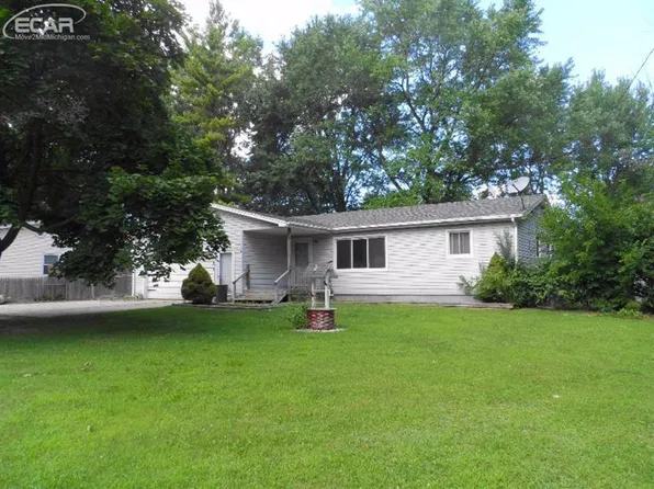 1133 Schumacher Ave, Burton, MI 48529