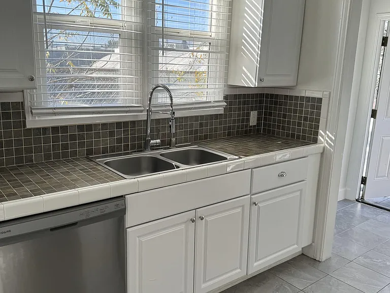 1521 N Vista St — Photo 4