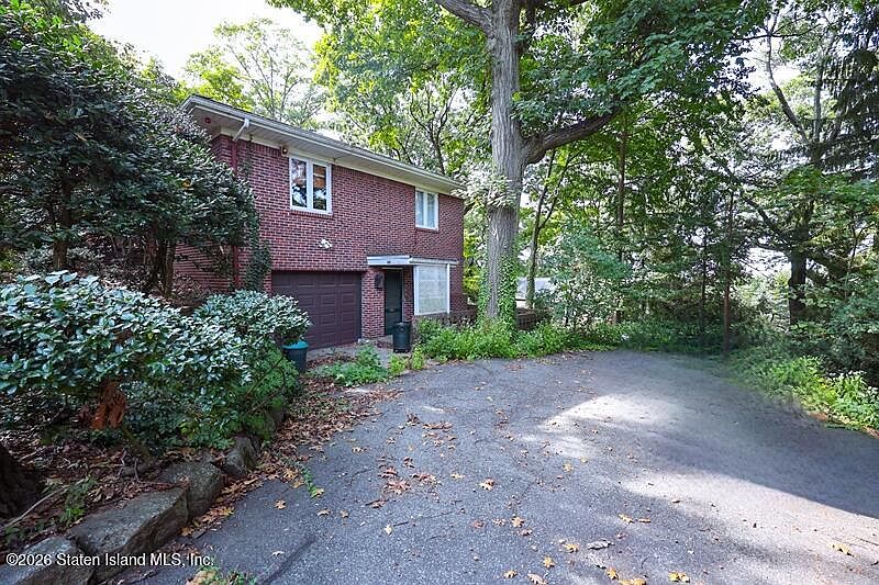 1st image of 260 Douglas Rd