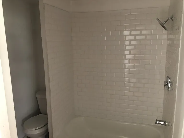 406 E Grayson St — Photo 10