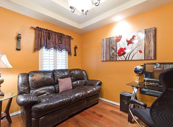 3rd image of 3412 Dianthus Ave