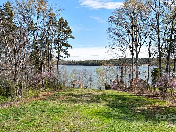 3rd image of 8762 Harbor Cir #13
