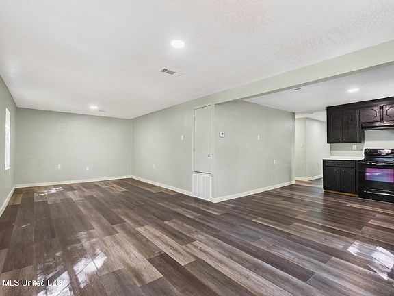 4th image of 1006 W Hinton Ave