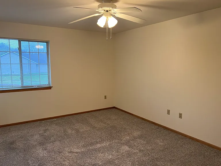 1104 Heritage Ct — Photo 9