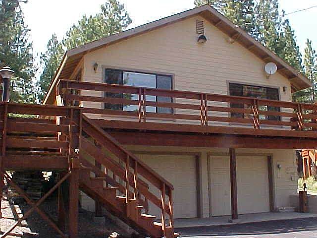 Spacious Deck with filtered Mountain views