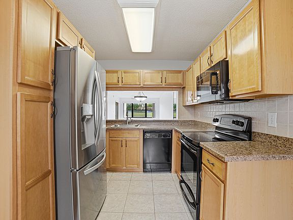 5th image of 4702 E Lucerne Lakes Blvd Boulevard E #103