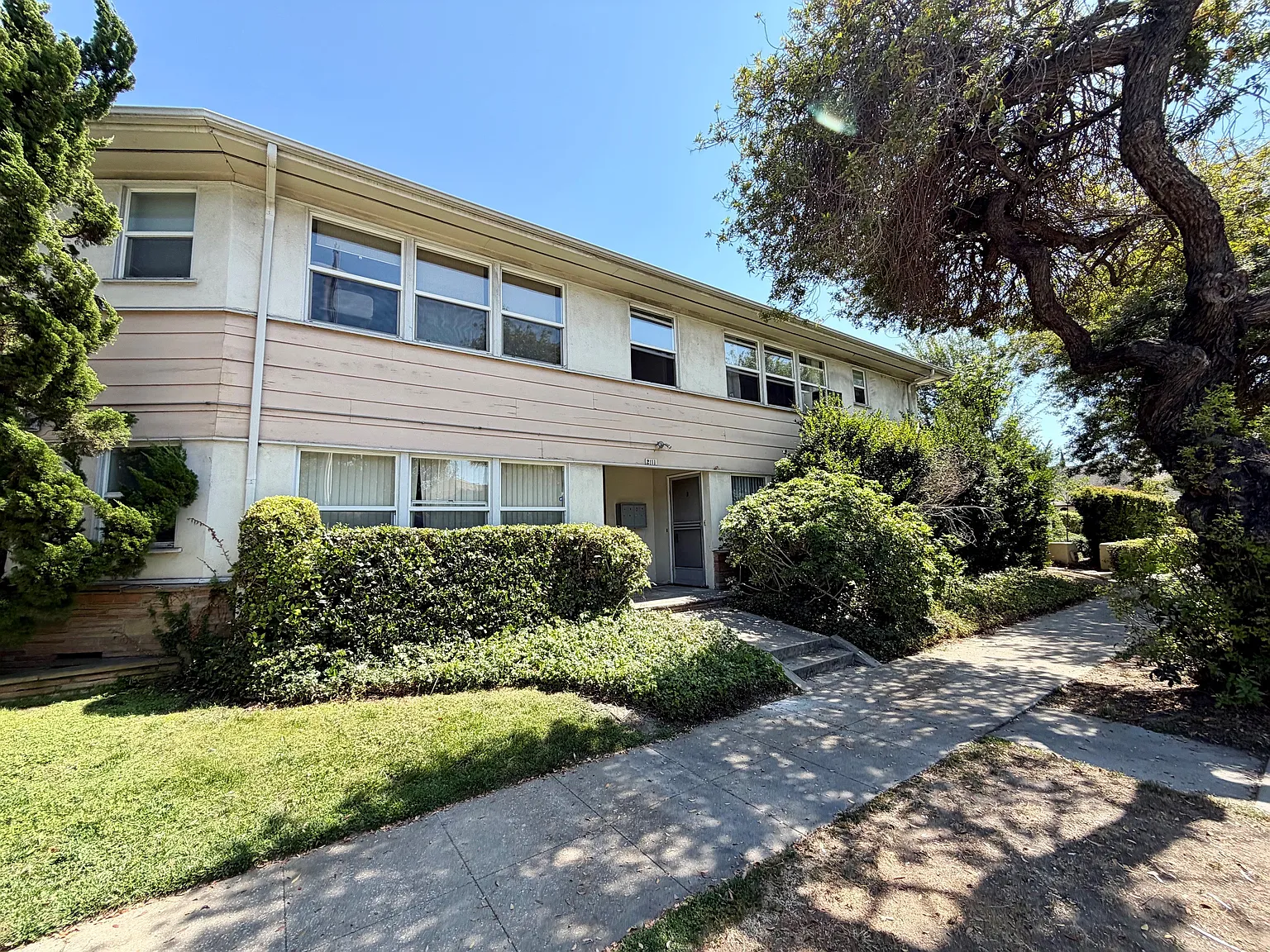 2111 Huntington/1801-1811 Olive (638) - B — Photo 1