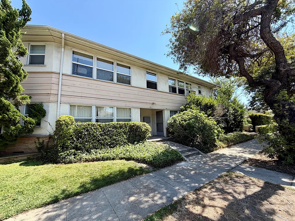 2111 Huntington Dr #B