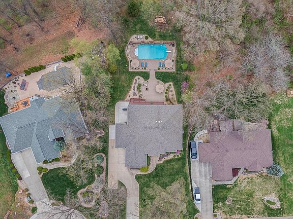 4th image of 2866 Woodfield Dr
