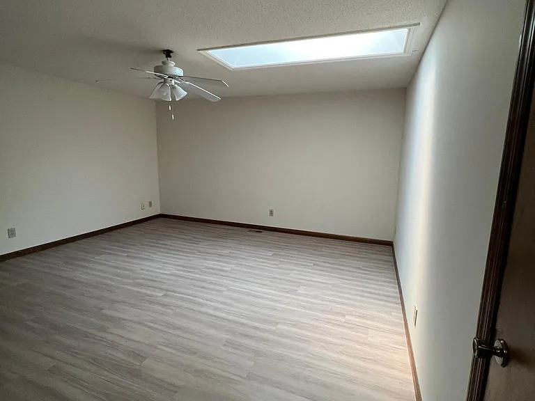 104 Hugh Ln — Photo 15