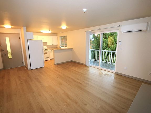 3rd image of 16921 NE 82nd St APT 6