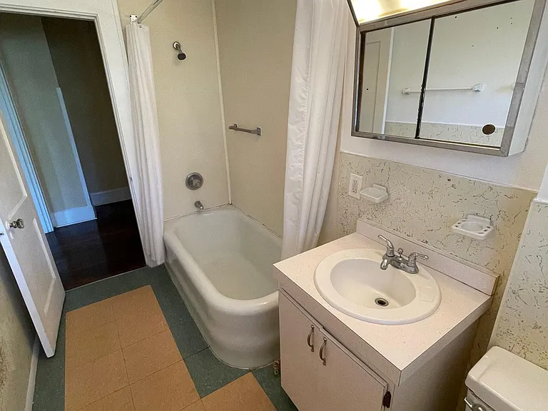 125 7th Ave NE #D1 — Photo 6