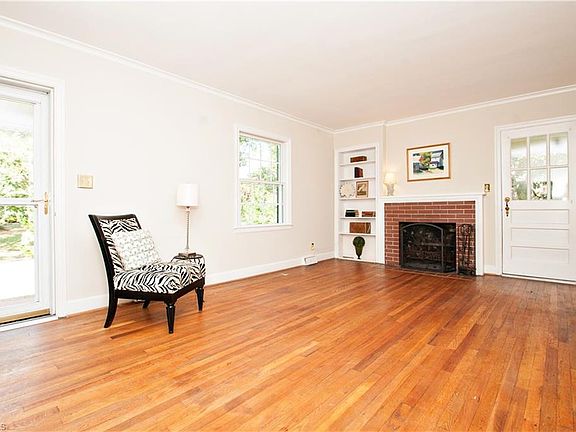 4th image of 2617 Springwood Dr