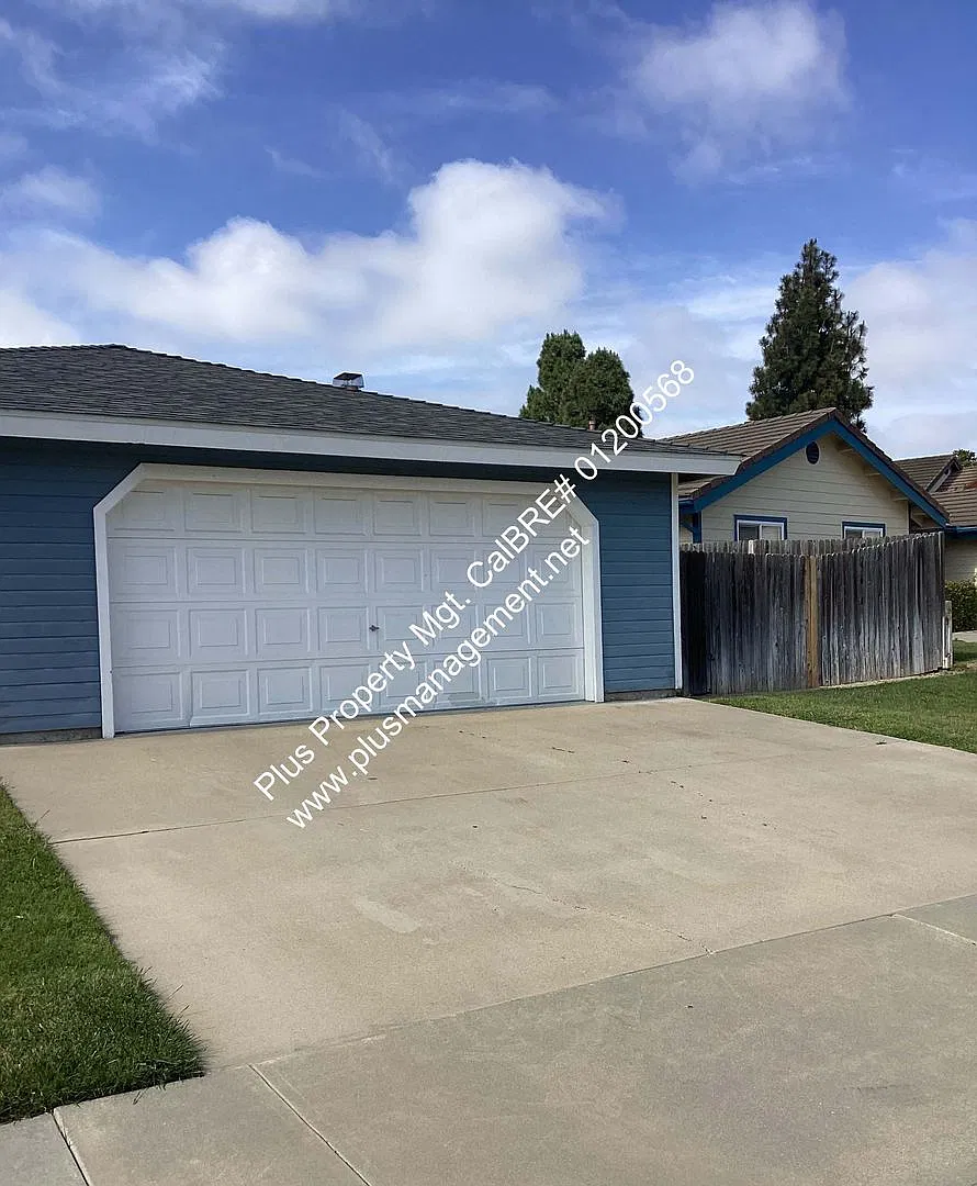 Sunrise Hills Single Story Ranch Style Home — Photo 2