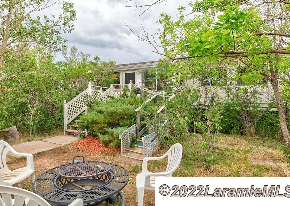 1st image of 10 Knoll Dr