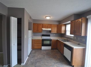 7010 NW Chapel Woods Ln, Kansas City, MO 64152