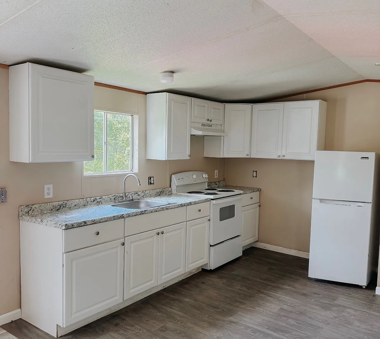 3 bed, 750 sqft, $1,195 — Photo 3