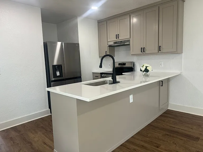 518 N Atlanta Pl — Photo 3