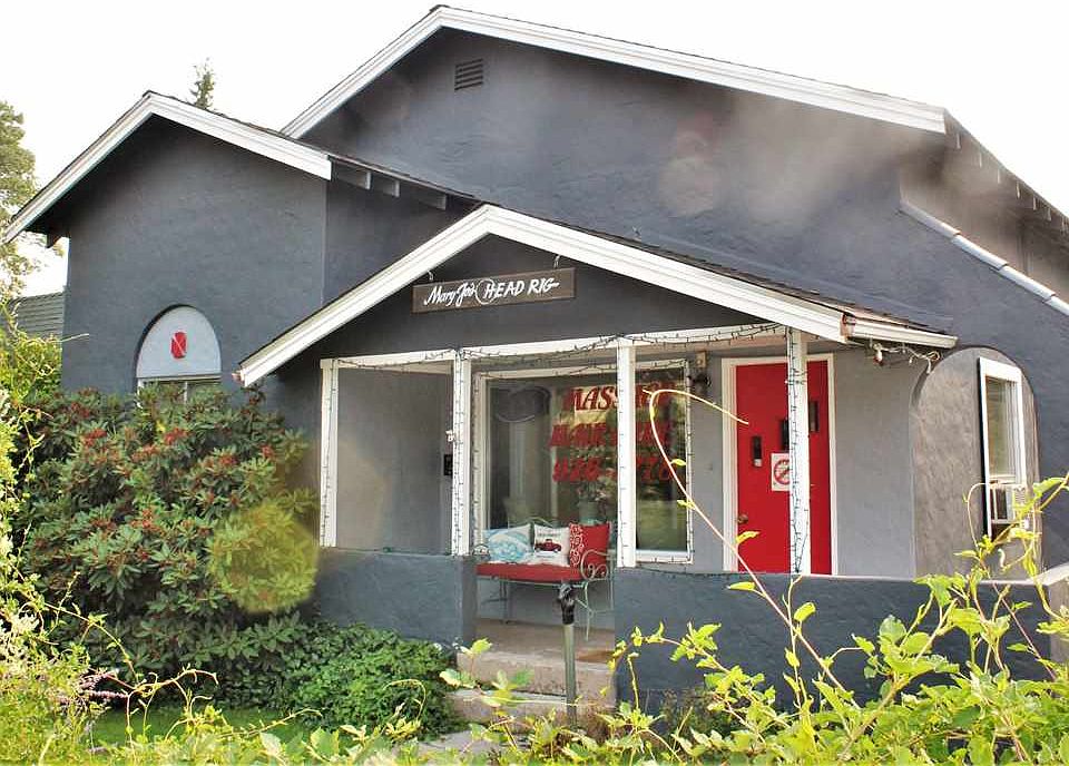 1st image of 1005 S Mount Shasta Blvd