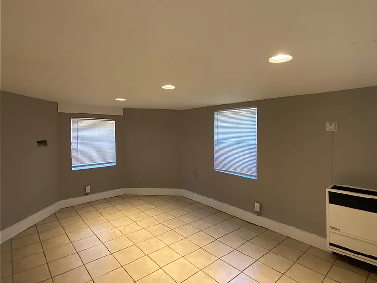 2028 Linden St — Photo 4