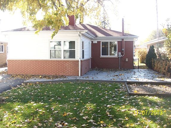 2nd image of 4938 W Howard St