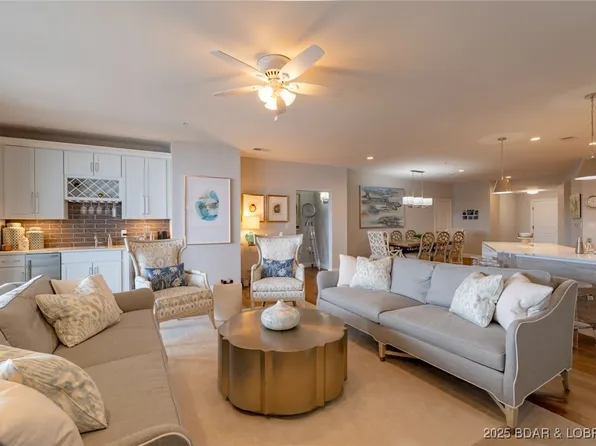 166 Captiva Dr #3E, Sunrise Beach, MO 65079