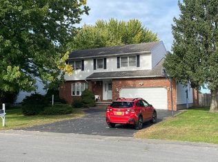 37 Hearthstone Dr, Albany, NY 12205
