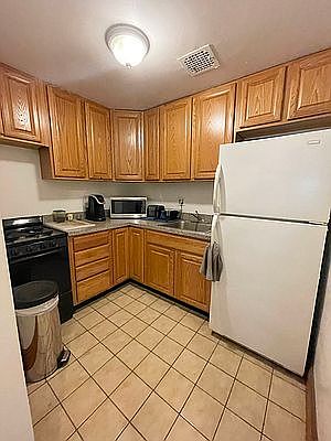 3rd image of 19 W 70th St APT A