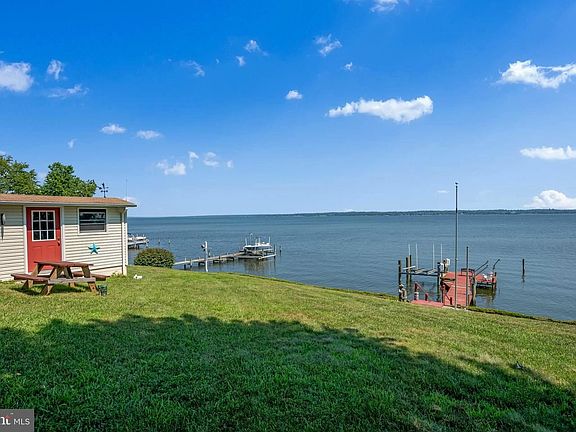 5th image of 43308 Riverside Dr