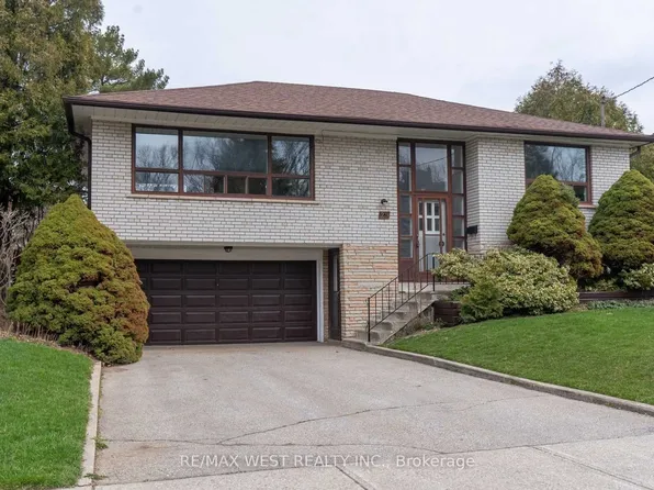29 Fulwell Cres, Toronto, ON M3J 1Y4