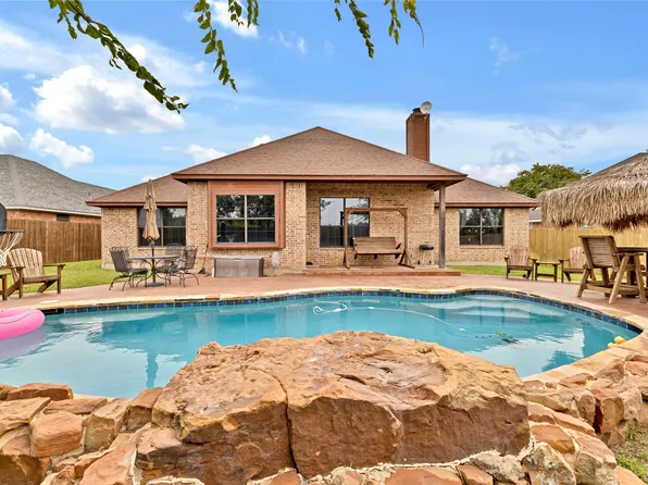 1813 Roadrunner Dr, Weatherford, TX 76088