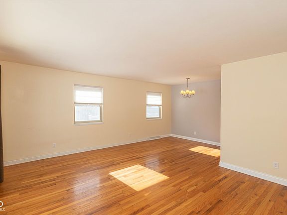 5th image of 1020 N Graham Ave