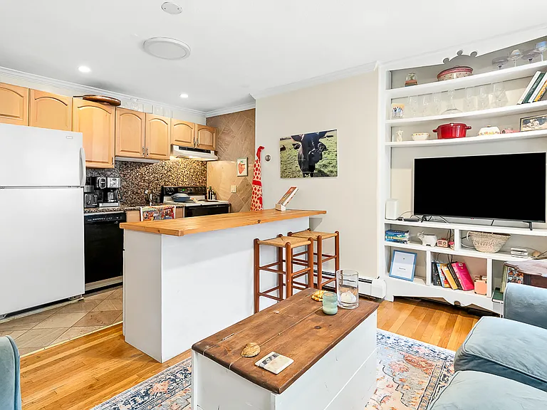11A Hanson St #G — Photo 2