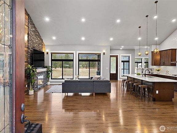 4th image of 1550 Old Cedars Road