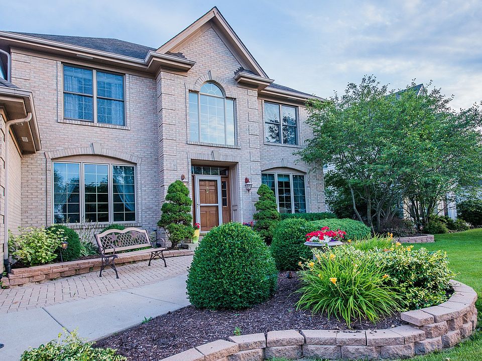1st image of 818 Columbia Cir