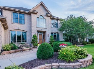 818 Columbia Cir, North Aurora, IL